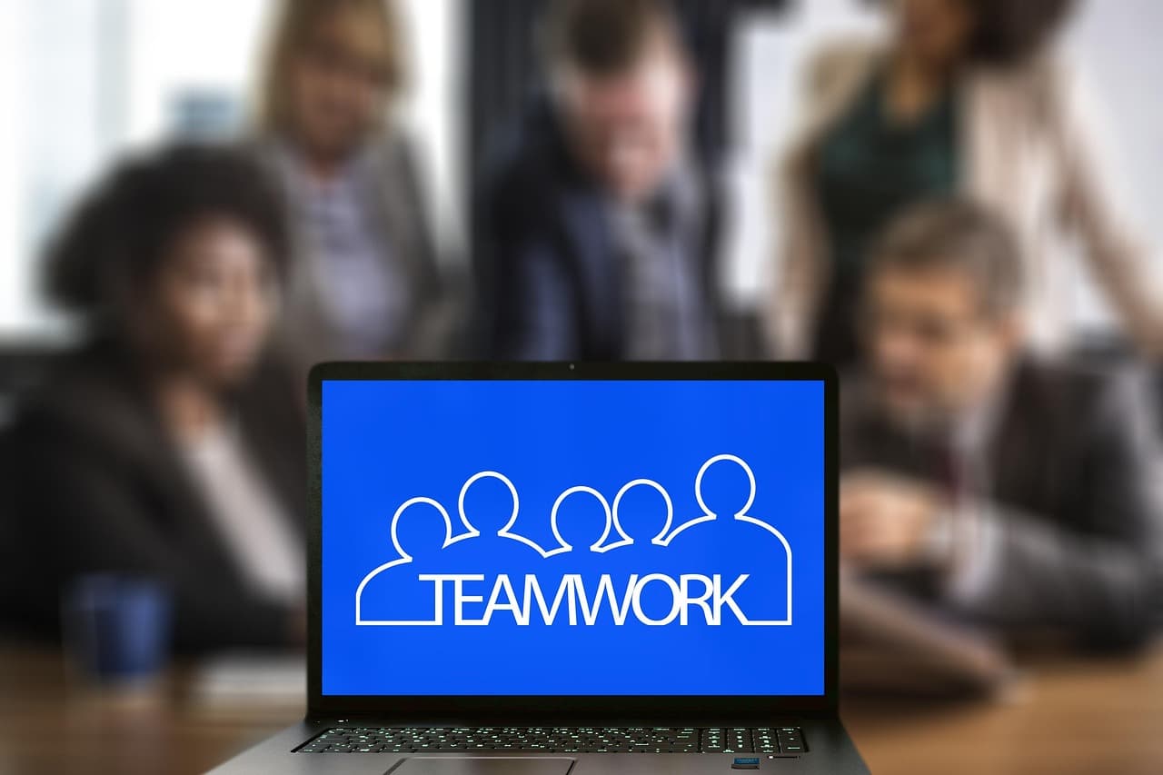 Volunteer mentoring a job seeker